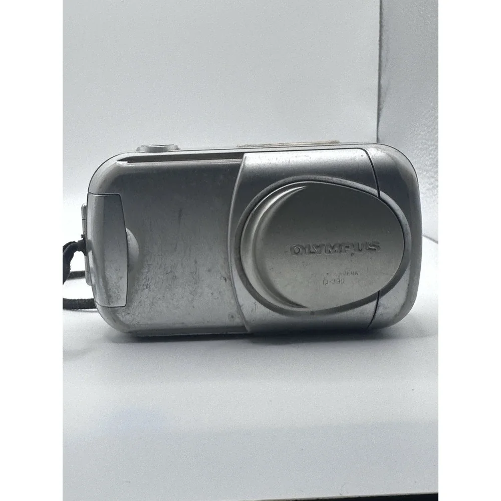 Olympus D-390 2.0MP Compact Digital Camera Untested For Parts/ Repair